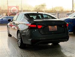 نيسان ألتيما